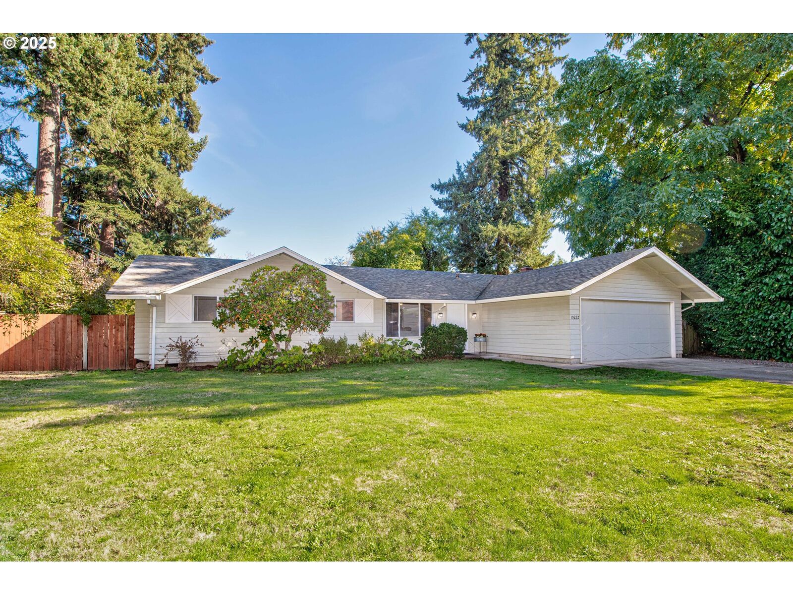 Property Photo: 19222 Benfield Ave OR 97035