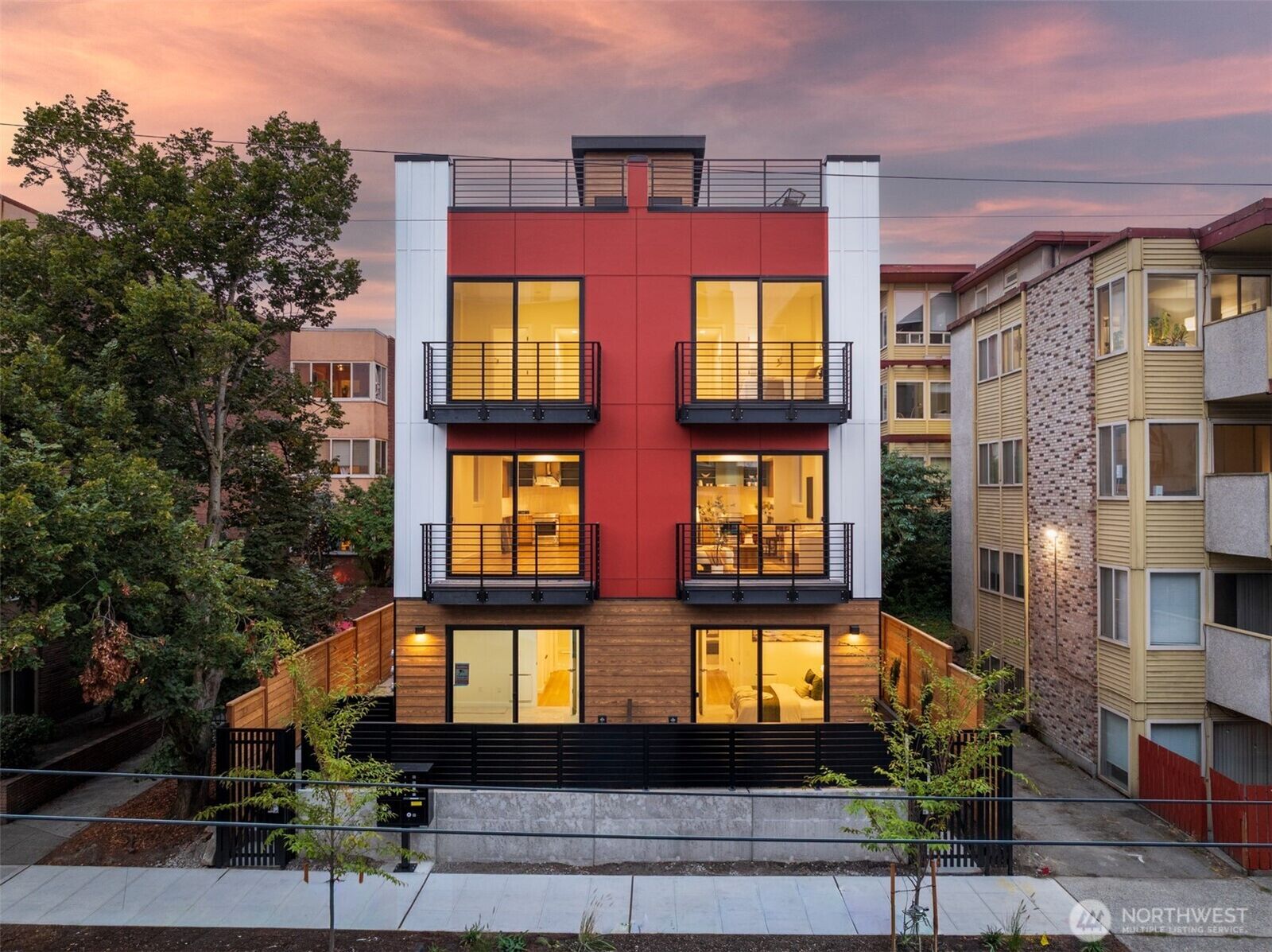 Property Photo: 318 B Bellevue Avenue E WA 98102