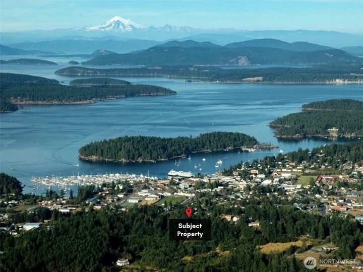 Property Photo: 300 S Hillcrest Pl Place WA 98250