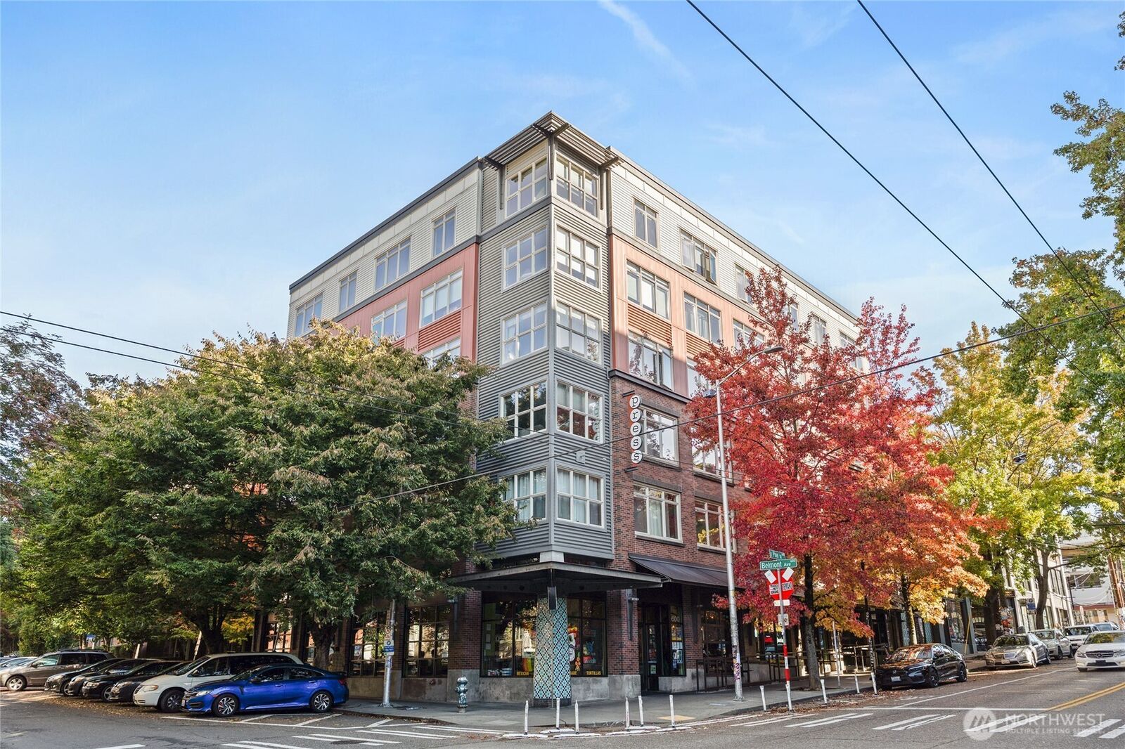 Property Photo: 1610 Belmont Avenue 402 WA 98122