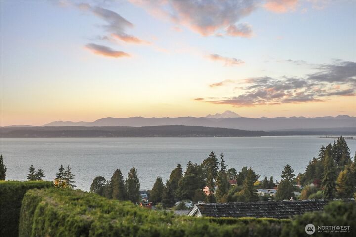 Property Photo: 5115 33rd Avenue W WA 98203