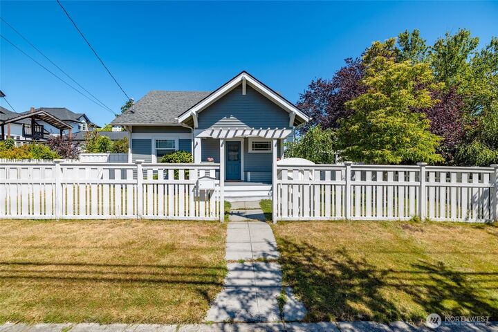 Property Photo:  1506  12th Street  WA 98221