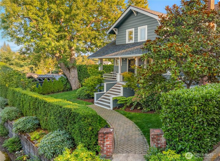 Property Photo:  427 W Armour Street  WA 98119 