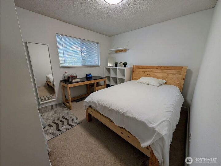 Property Photo: 936 N 101 Street WA 98133