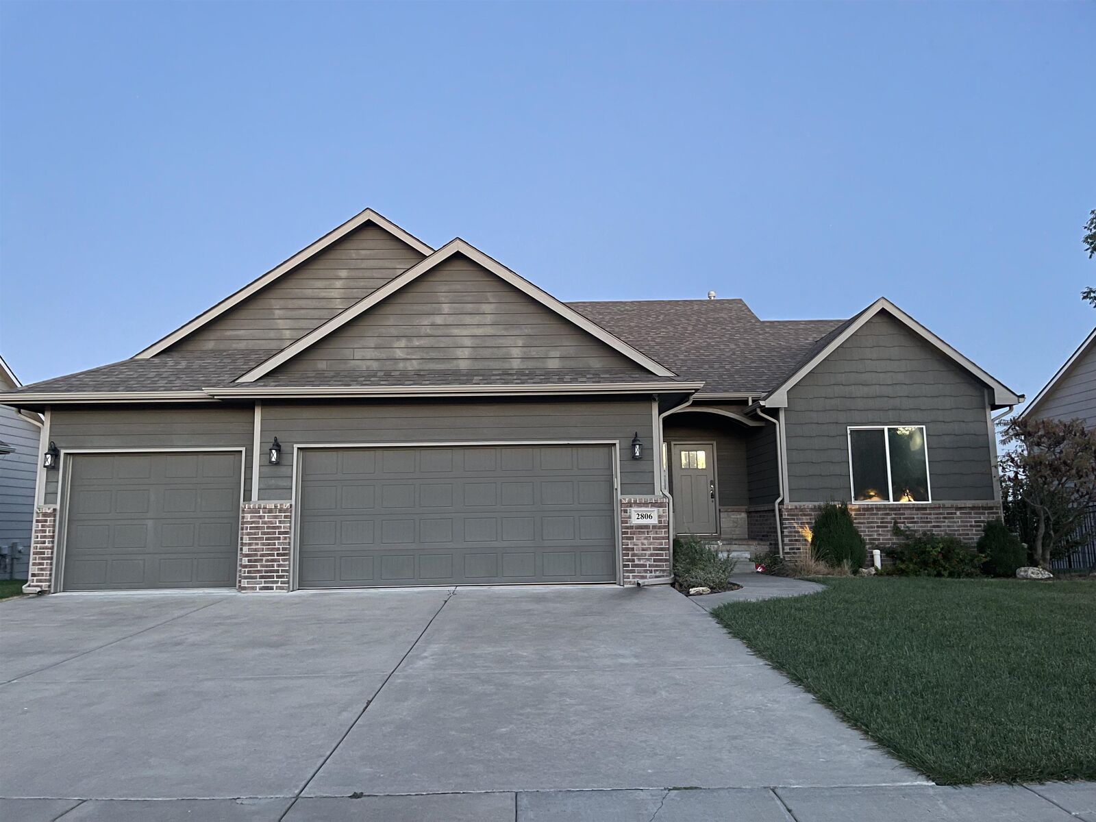 Property Photo: 2806 N Woodridge KS 67226-4614