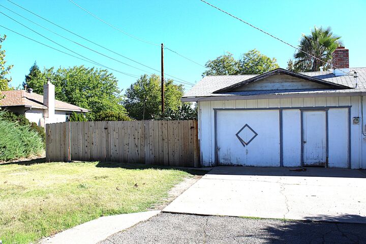Property Photo:  2919 Blueview Street  CA 96002 