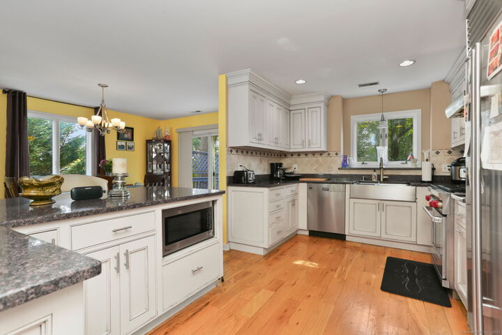 Property Photo: 5A Sunrise Road CT 06880