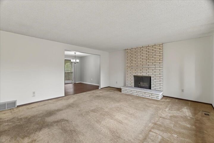 Property Photo: 11711 N Highwood Ct WA 99218