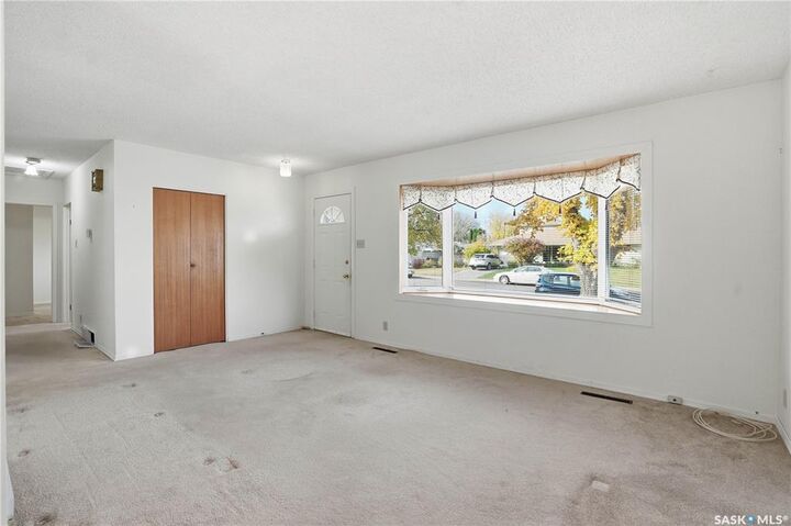 Property Photo:  44 Mills Crescent  SK S7J 0M7