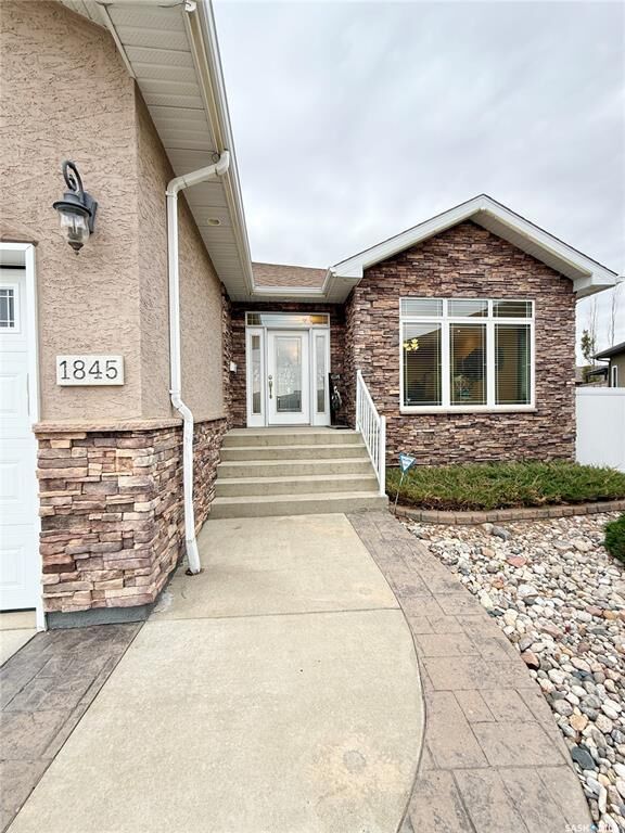 Photo de la propriété: 1845 Gordon Miles Place SK S4H 0B9