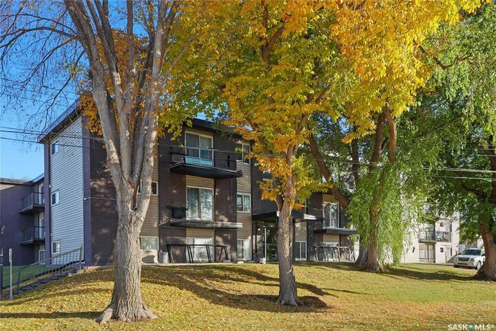 Property Photo:  2112 St Cecilia Street 3  SK S7M 0P2 