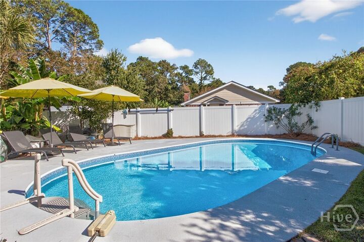 Property Photo:  302 Sugar Tree Court  GA 31410