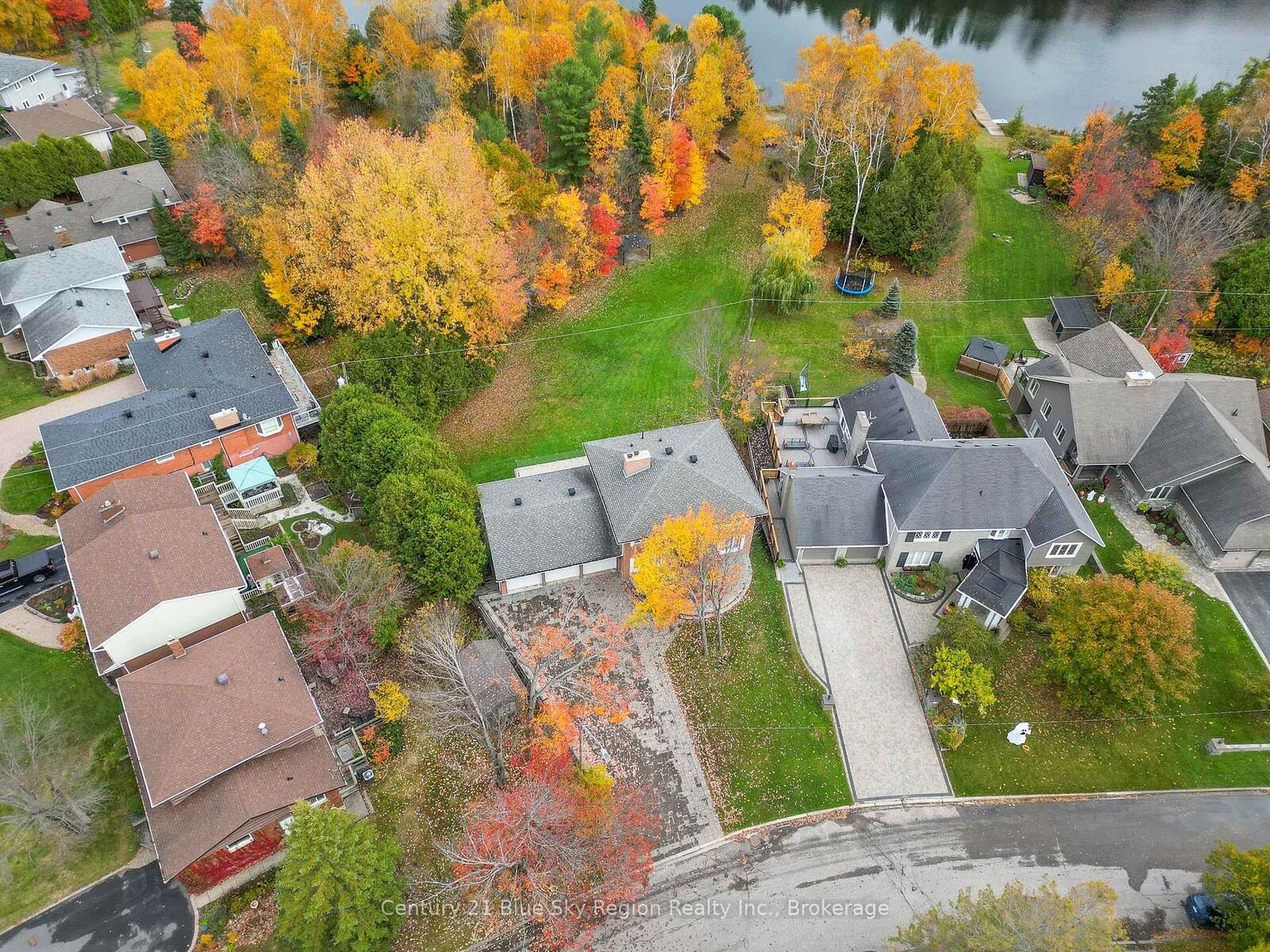 Property Photo:  614 Guinevere Court  ON P1A 3N9 