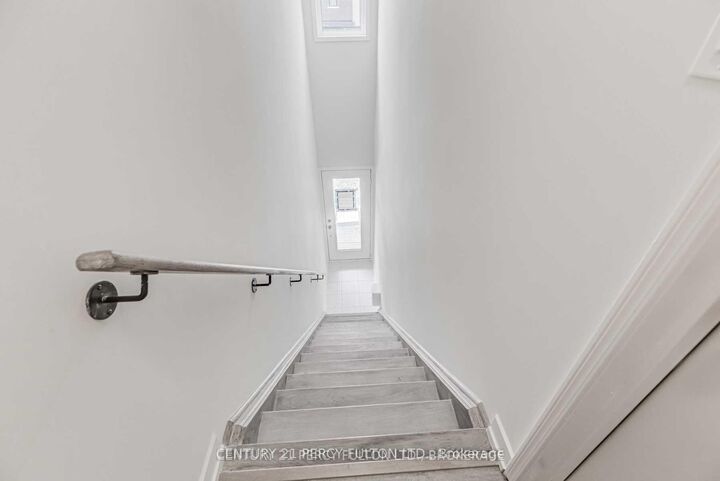 Photo de la propriété:  2550 Castlegate Crossing Drive 105  ON L1X 0G4 