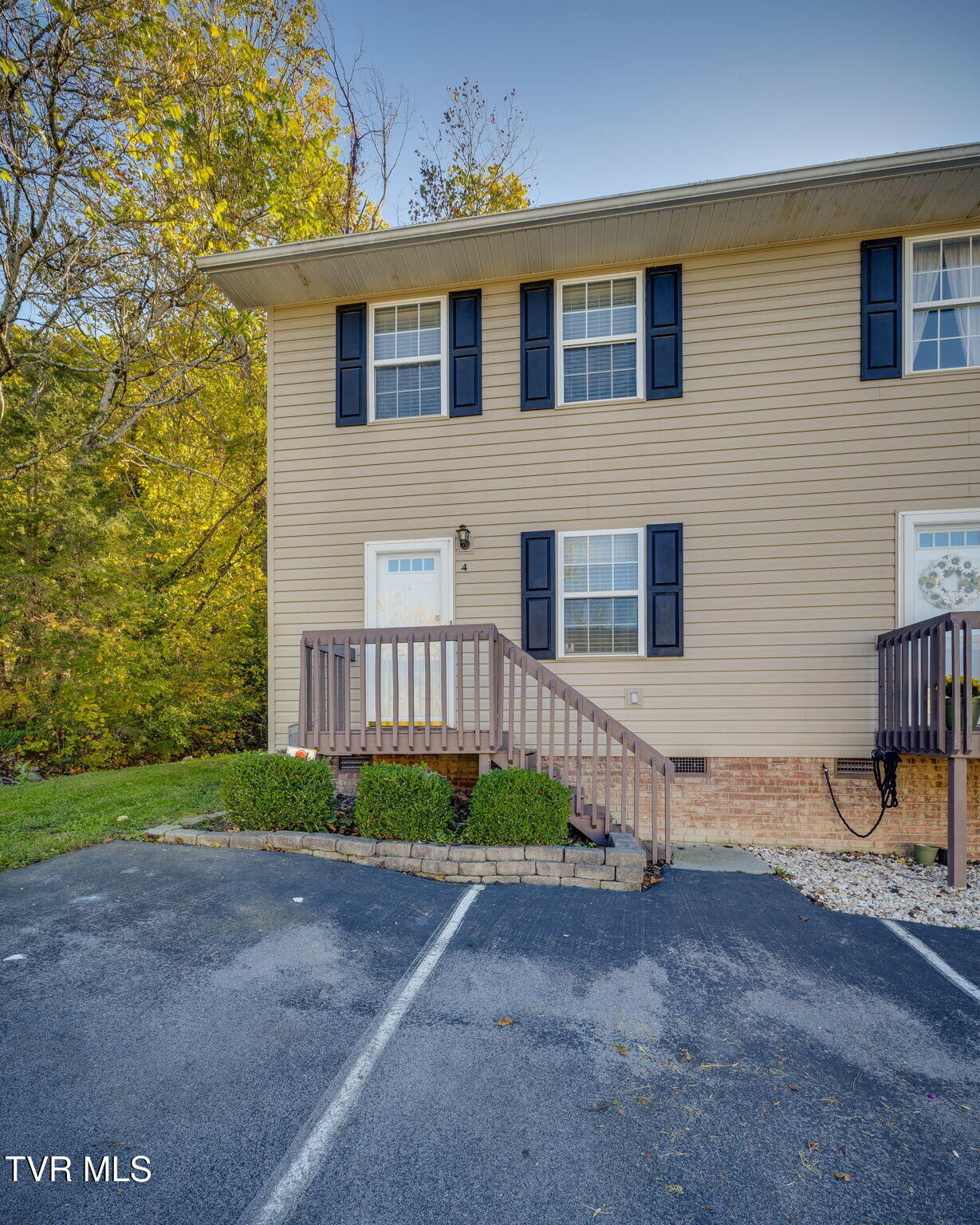Property Photo: 200 Arrowhead Drive Drive 4 TN 37601