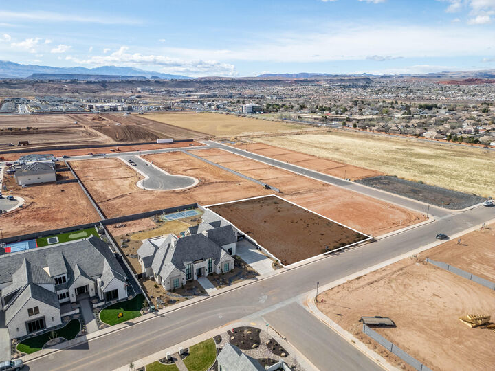 Property Photo: 2744 S Leaf Ln UT 84780