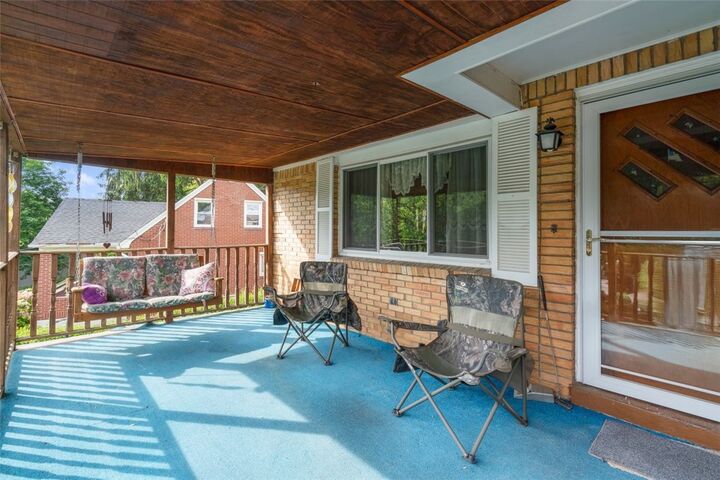 Property Photo:  100 Longvue Dr  PA 15237