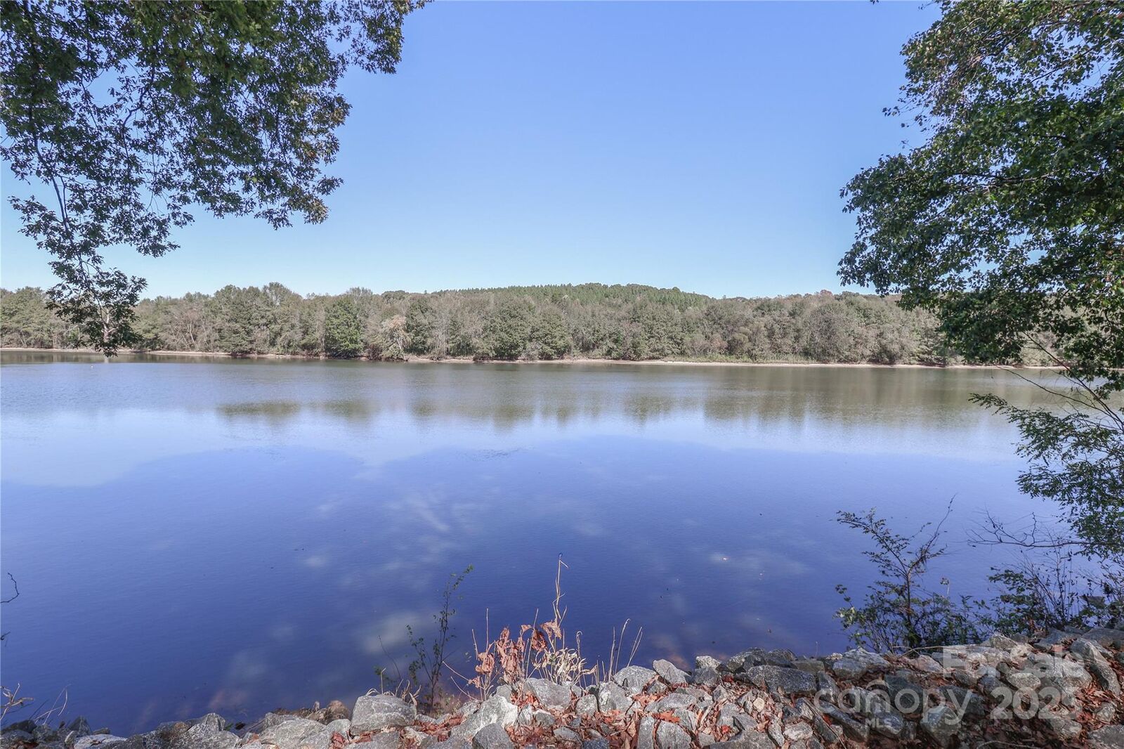 Property Photo: 5898 Wood Duck Way NC 28609