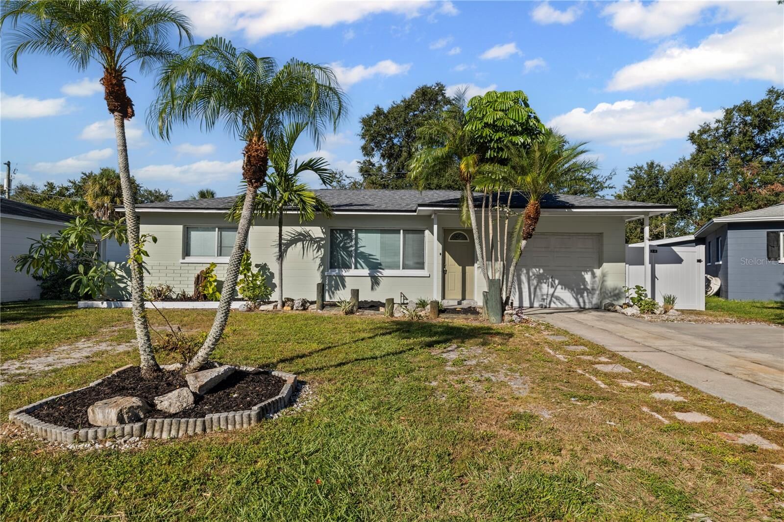 Property Photo: 5046 99th Way N FL 33708
