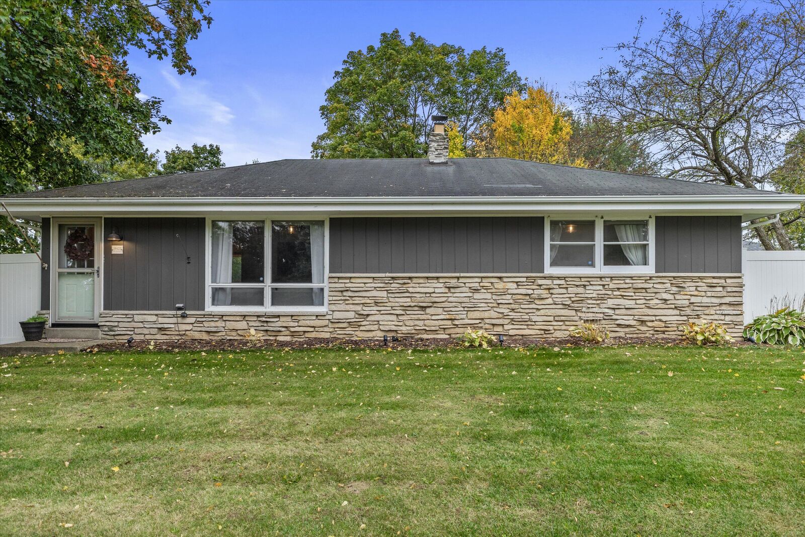 Property Photo:  19423 W Vista Dr  WI 53146 