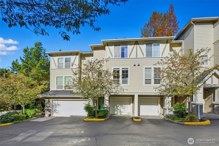Property Photo:  4465  249th Terrace SE 2  WA 98029