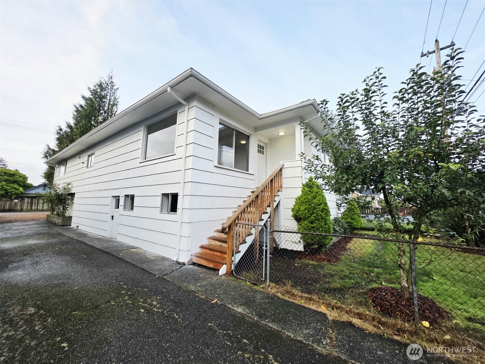 Property Photo:  1613  Cherry Street  WA 98520 