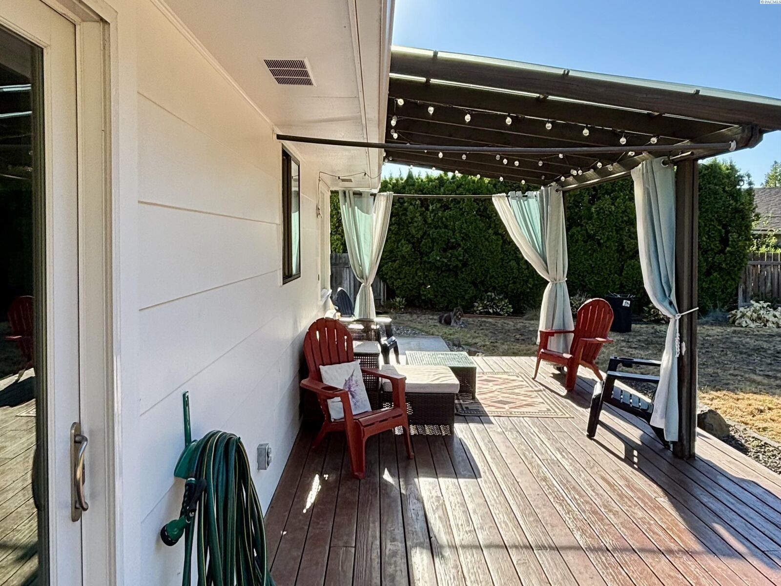 Property Photo: 715 Liberty Place WA 99362