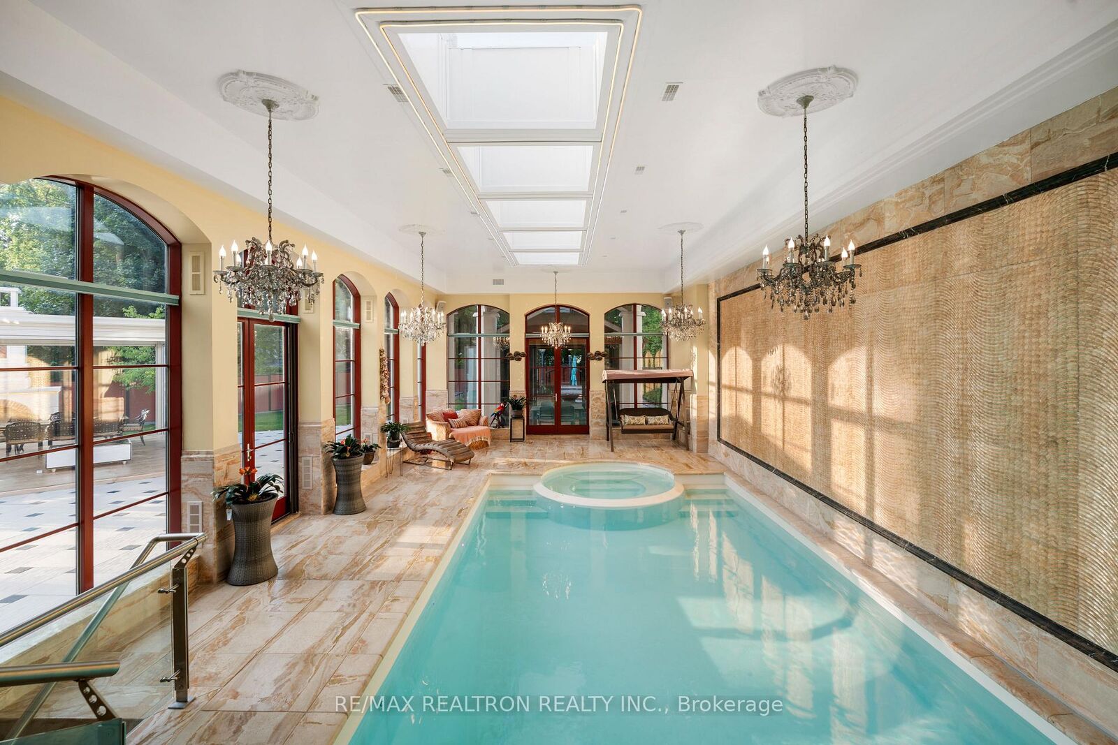 Property Photo:  20 Bryson Drive  ON L4C 6E3 