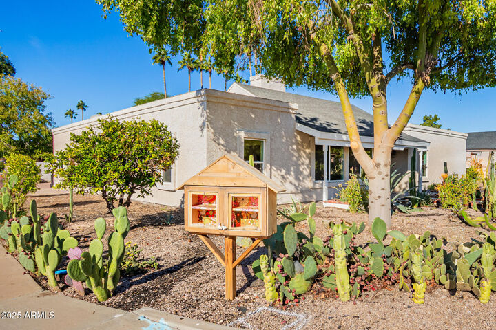 Property Photo:  1924 N Harris Drive  AZ 85203 