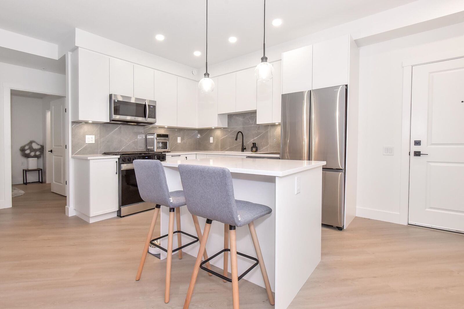 Property Photo:  3438 146A Street 311  BC V4P 0J1 