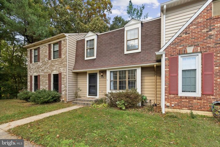 Property Photo:  10228 Roberts Common Lane  VA 22015