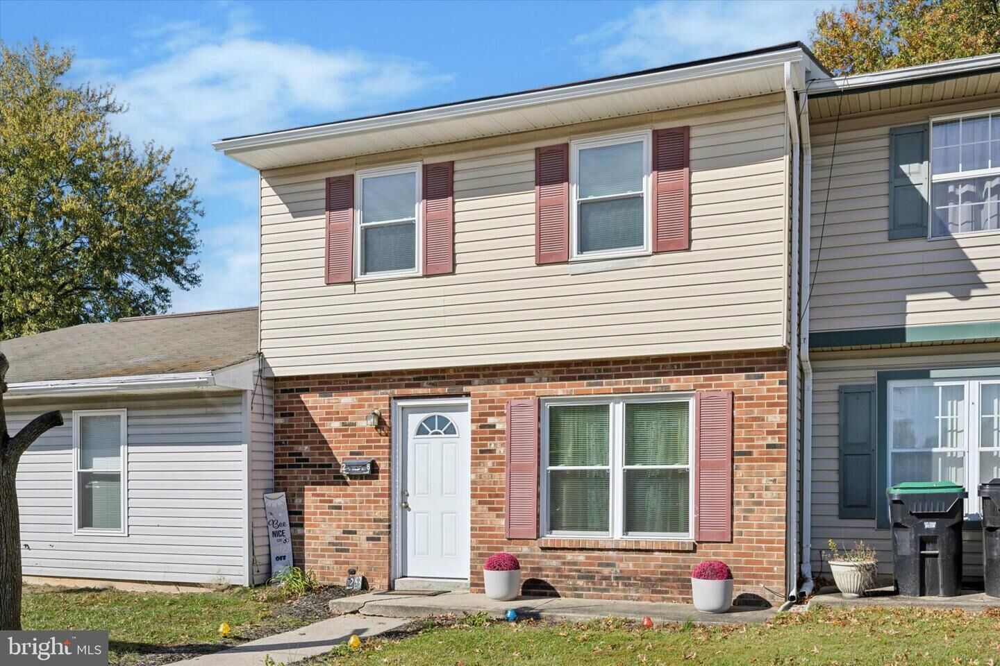Property Photo:  28 Melwood Court  NJ 08081 