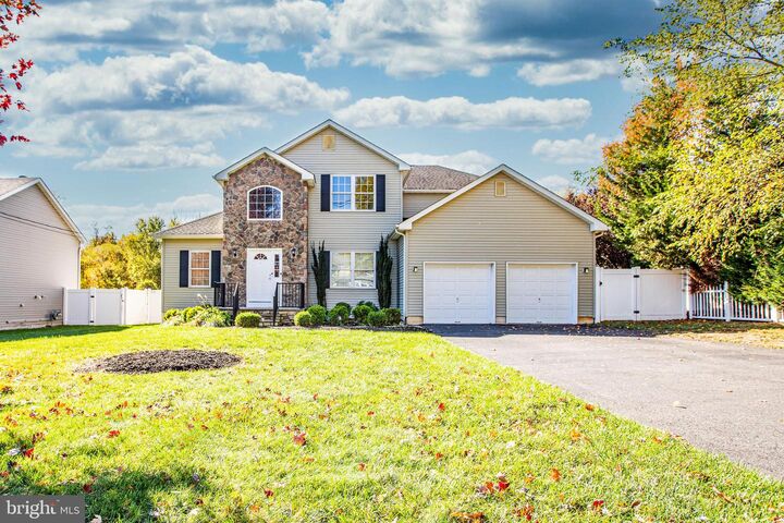 319 Cypress Lane  Hamilton NJ 08619 photo