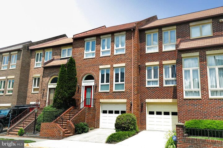 Property Photo:  10172 Turnberry Place  VA 22124 