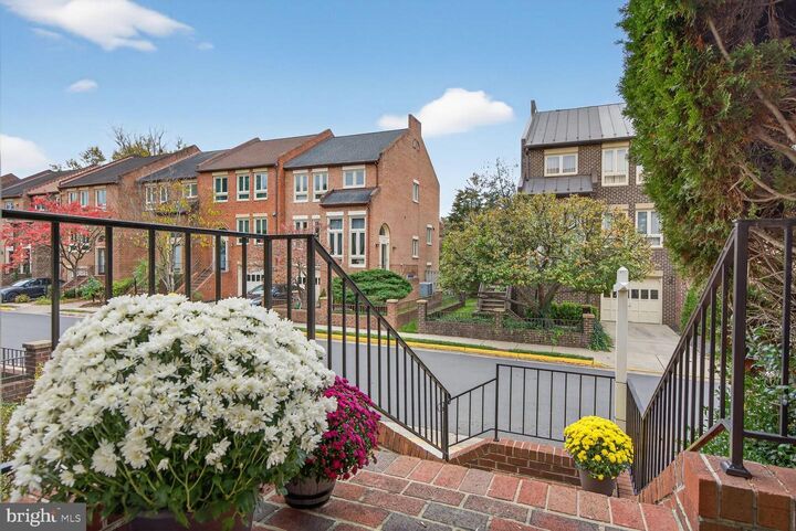 Property Photo:  10172 Turnberry Place  VA 22124 