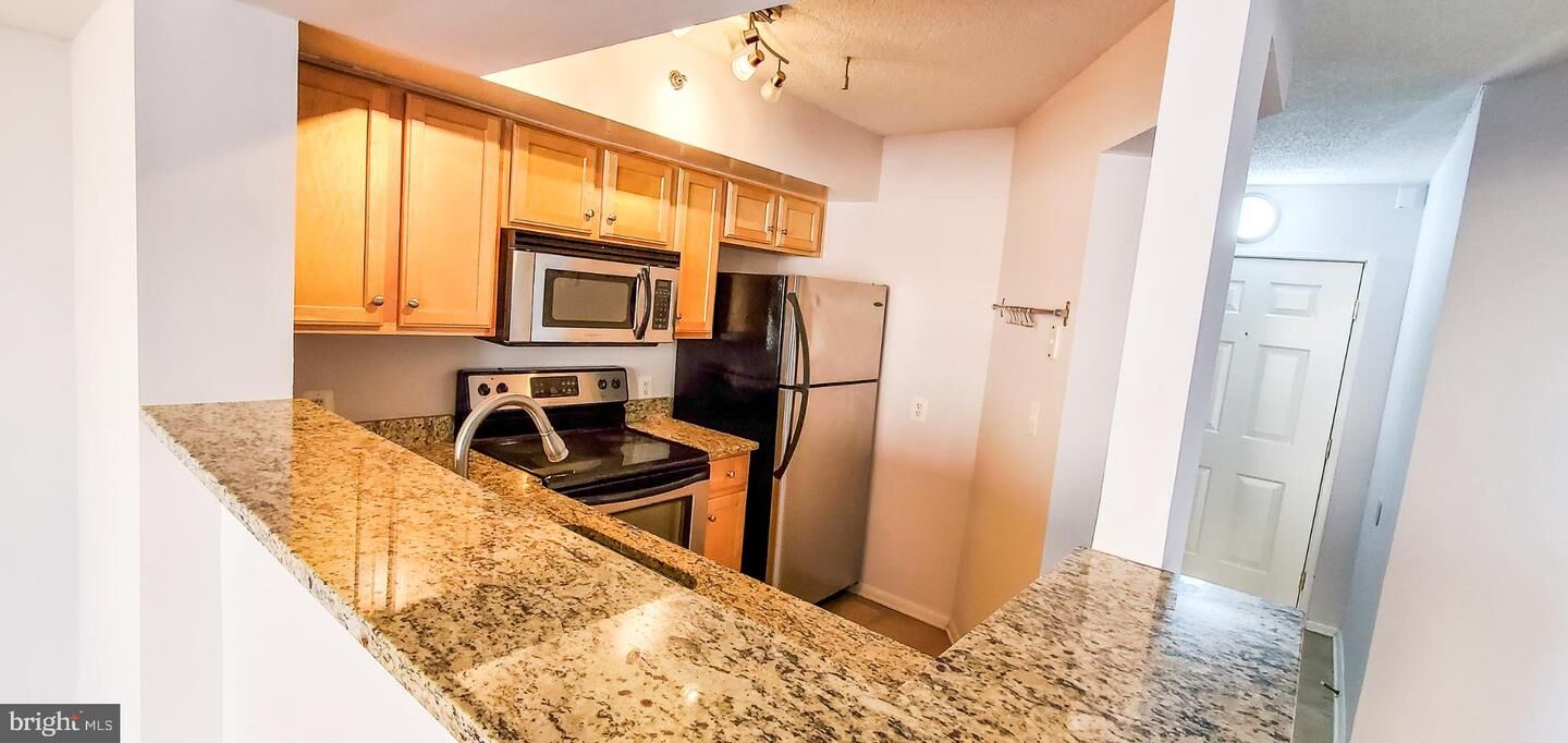 Property Photo:  1001 N Vermont Street 811  VA 22201