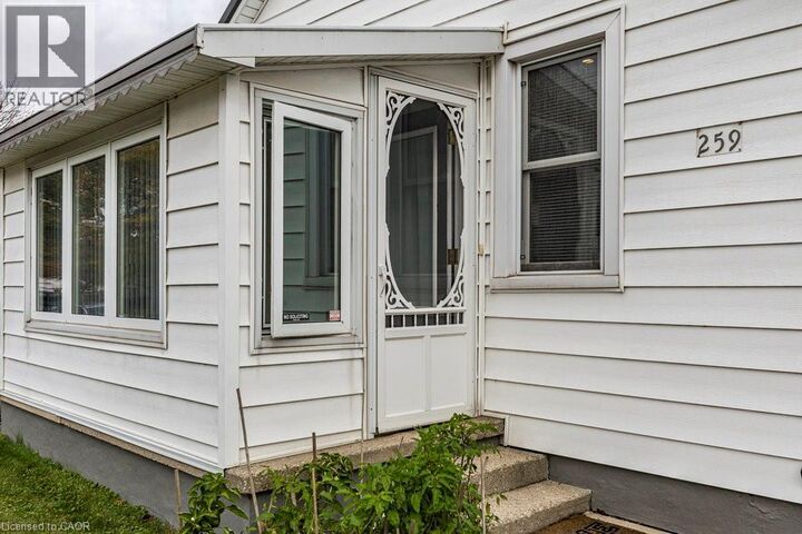 Property Photo:  259 Metcalfe Street North  ON N3Y 3Y1