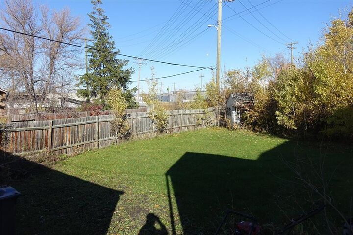 Property Photo:  1105 Waller Avenue  MB R3T 1P4
