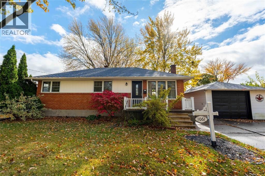 Photo de la propriété:  1061 Kensington Boulevard  ON N7S 1N5