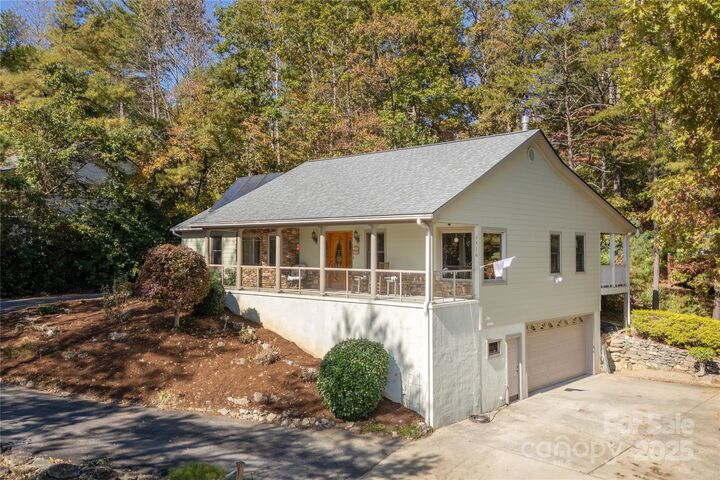 Property Photo: 1510 Chestnut Gap Road NC 28792
