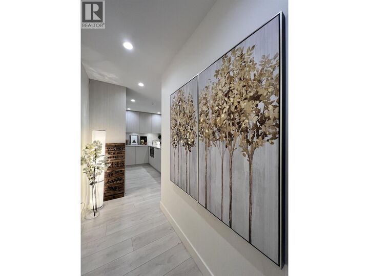 Photo de la propriété:  5051 Imperial Street 601  BC V5J 0J3