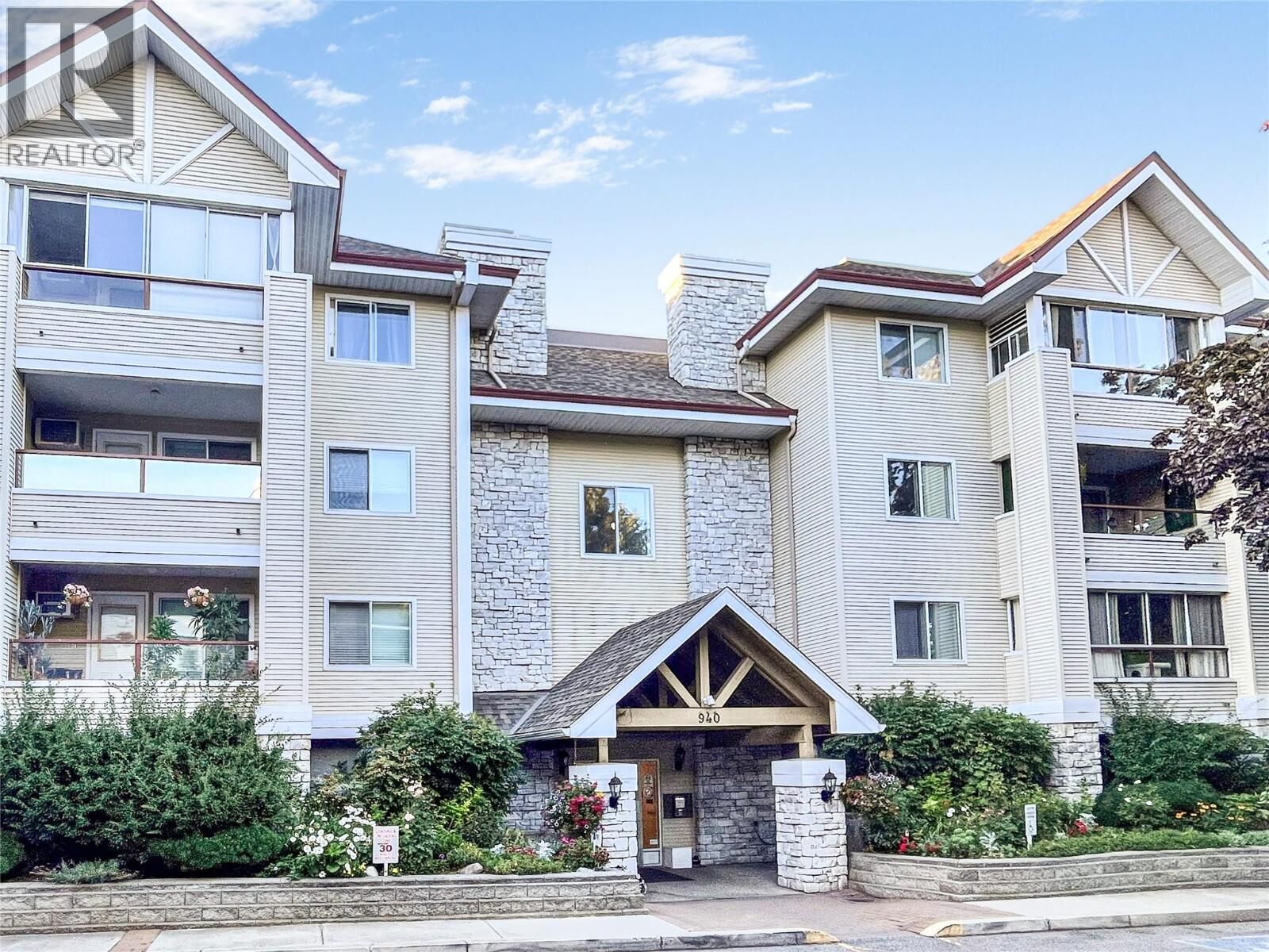 Property Photo:  940 Glenwood Avenue 308  BC V1Y 9P2