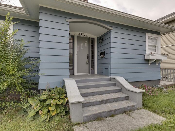 Property Photo: 33700 3rd Avenue BC V2V 1R2
