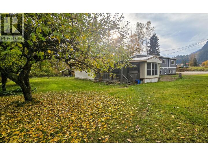 1867 Nixon Road  Revelstoke BC V0E 2S0 photo