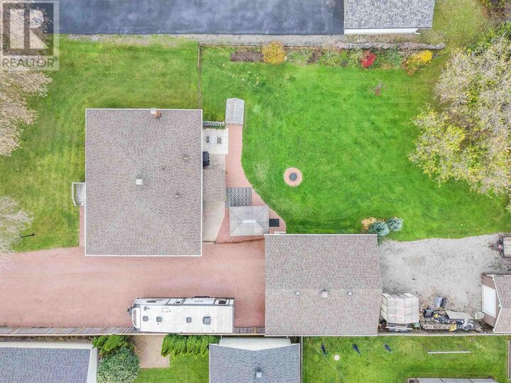 Photo de la propriété:  102 Roosevelt Ave  ON P6C 5M4