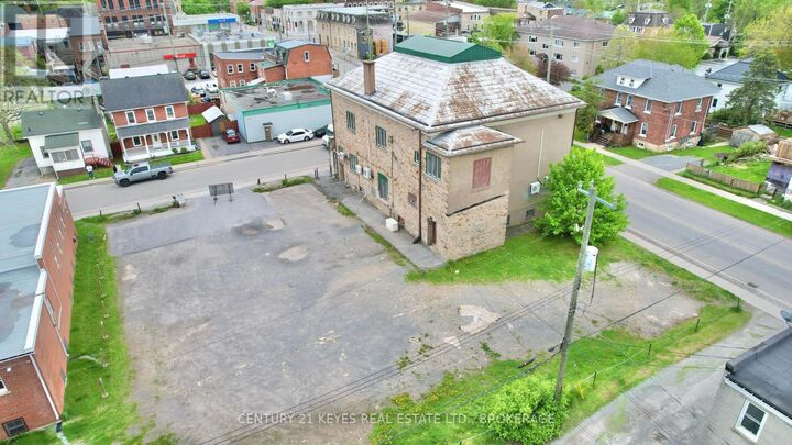 Photo de la propriété:  100 Garden Street  ON K7G 1H9