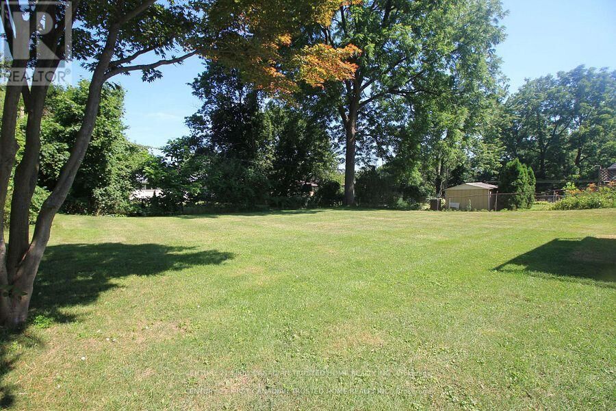Property Photo: 133 Deer Park Circle West ON N6H 3B9