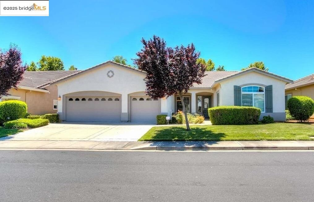 Property Photo: 930 Suntan Ln CA 94513