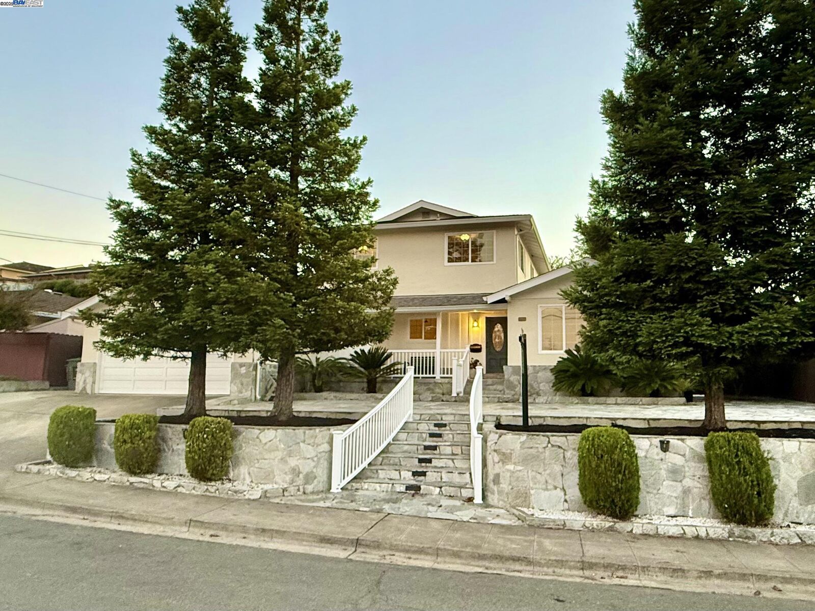Property Photo:  2153 Lakeview Dr  CA 94577