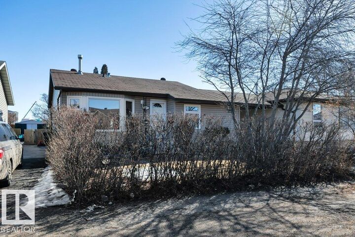 Photo de la propriété:  13835 114 Street NW  AB T5X 4A1
